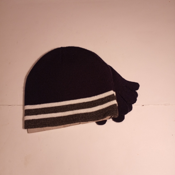 Kids Hat and Gloves - Picture 3 of 3